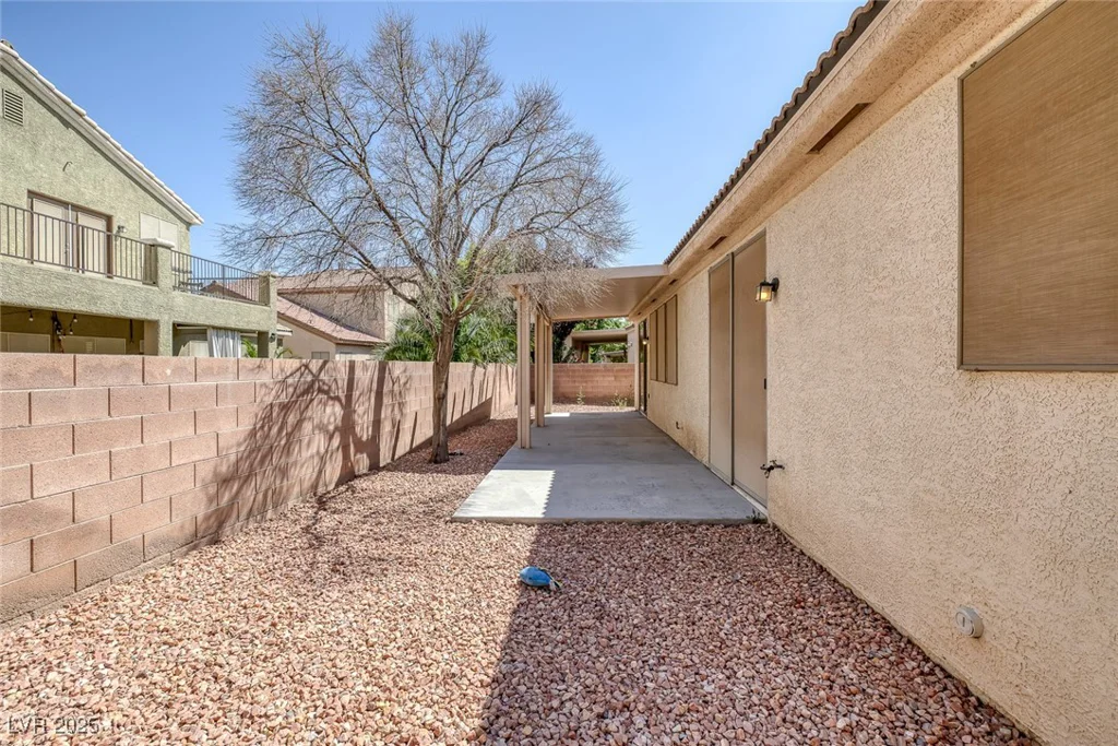 7544 Coral River, Las Vegas, NV 89131