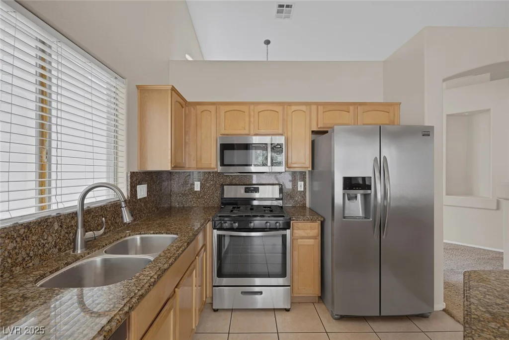 7544 Coral River, Las Vegas, NV 89131