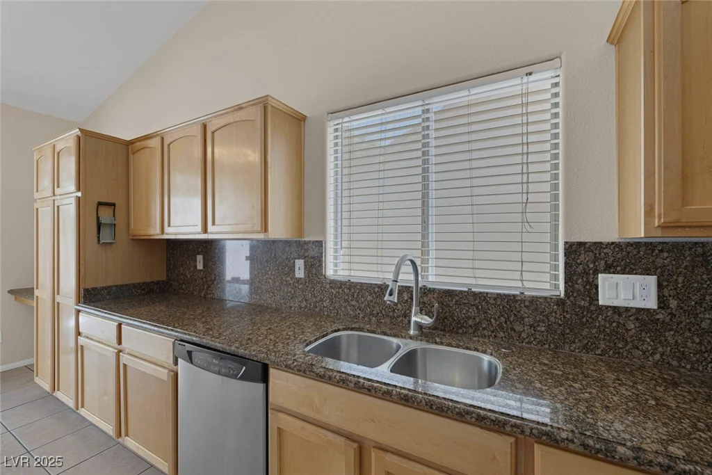 7544 Coral River, Las Vegas, NV 89131