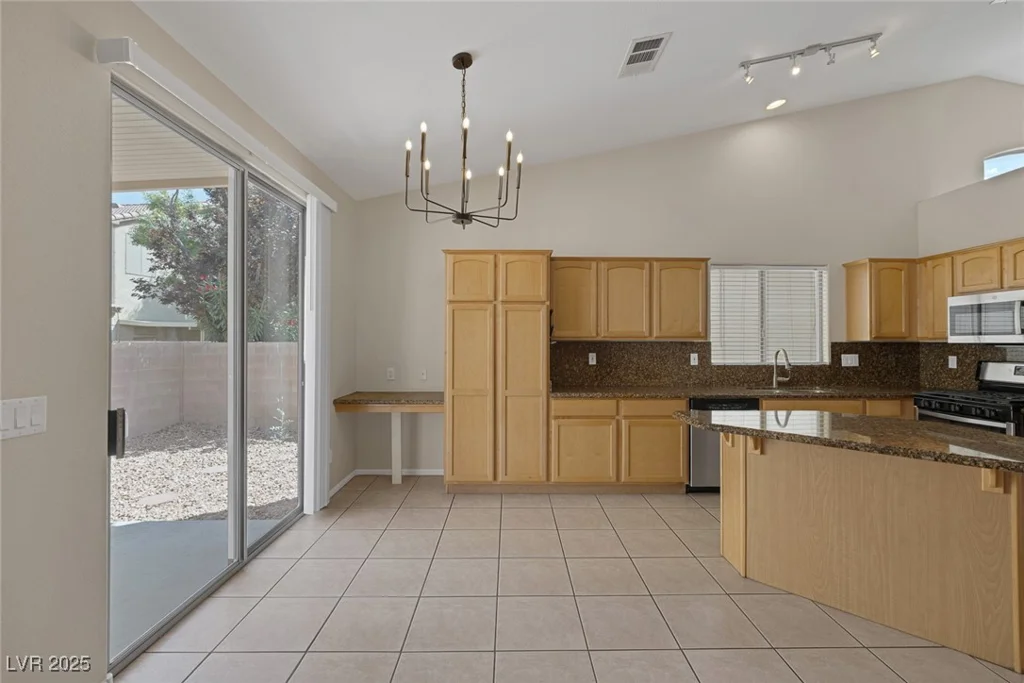 7544 Coral River, Las Vegas, NV 89131