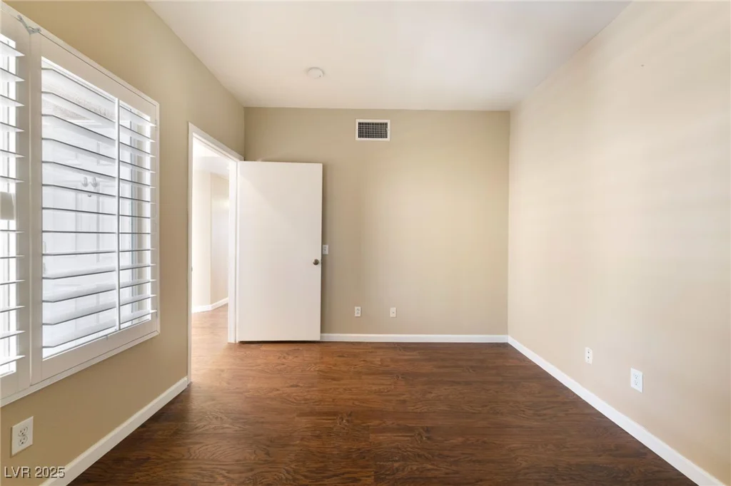 2152 Jasper Bluff, Las Vegas, NV 89117