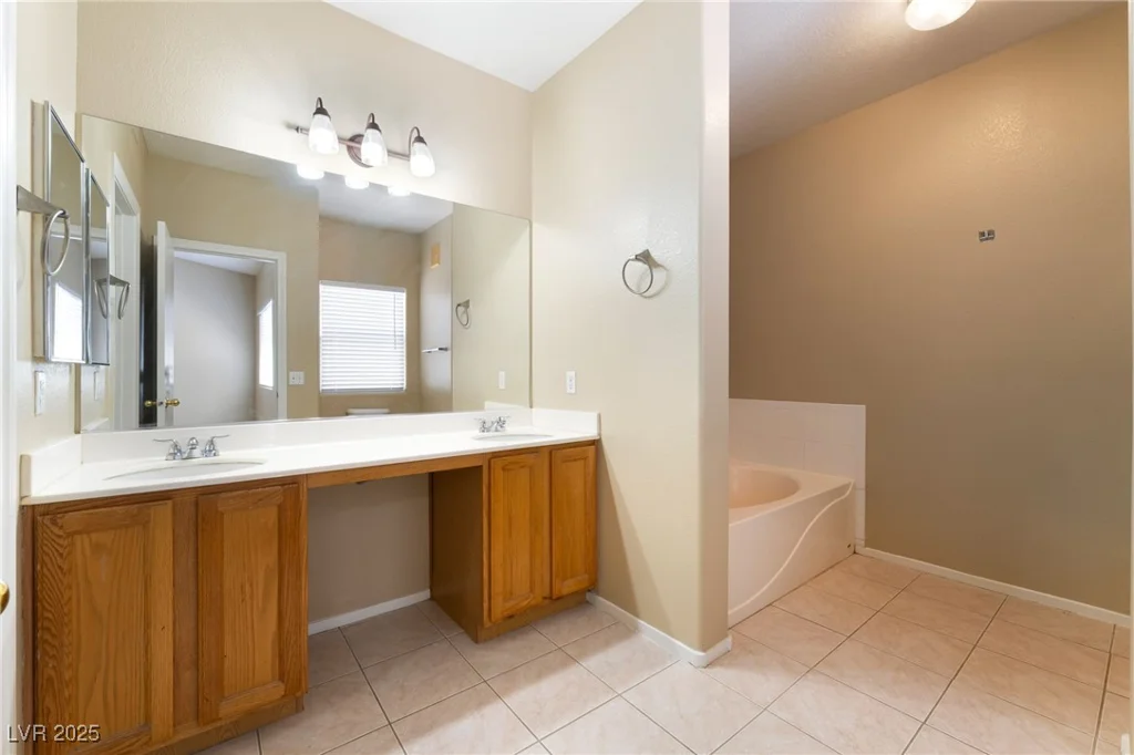 2152 Jasper Bluff, Las Vegas, NV 89117