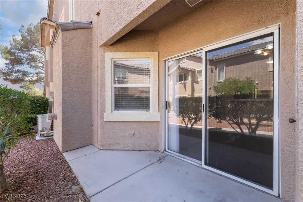 2152 Jasper Bluff, Las Vegas, NV 89117