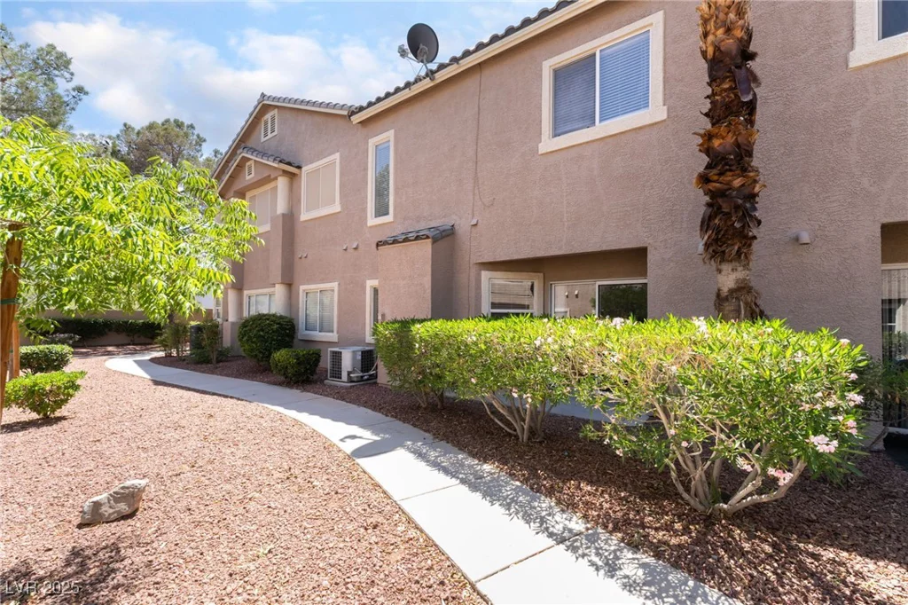 2152 Jasper Bluff, Las Vegas, NV 89117