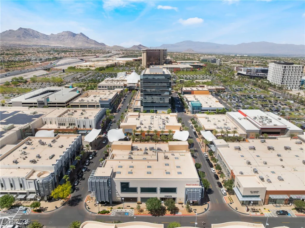 2152 Jasper Bluff, Las Vegas, NV 89117