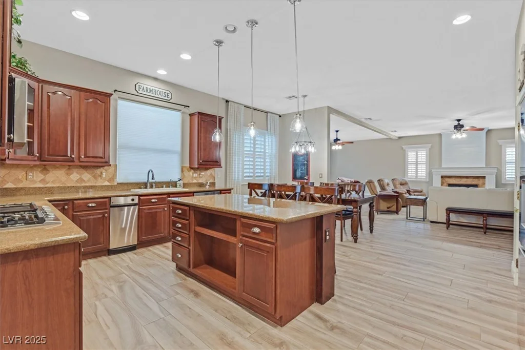 2555 Antique Blossom, Henderson, NV 89052