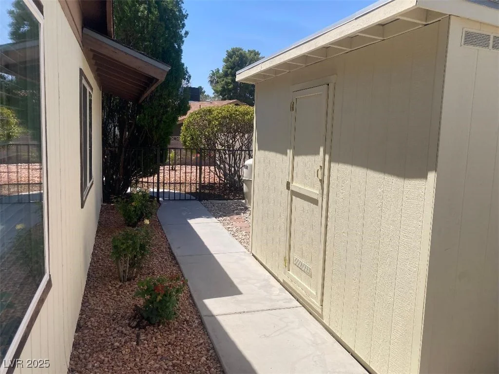 5821 Santa Catalina, Las Vegas, NV 89108
