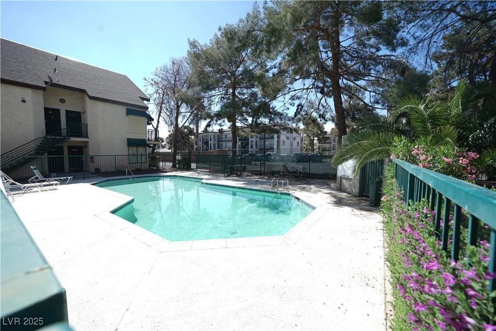 450 Elm, Las Vegas, NV 89169