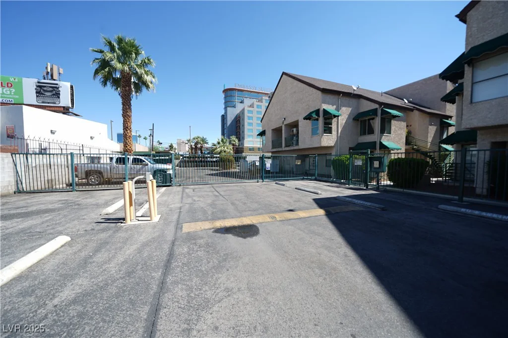 450 Elm, Las Vegas, NV 89169