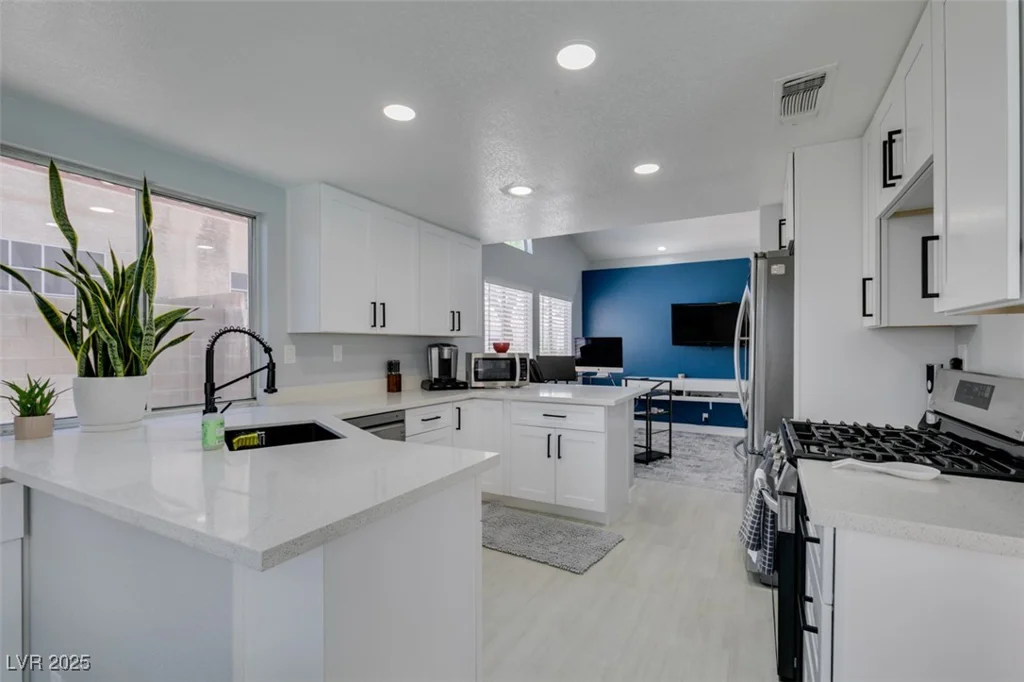 8150 Beaverbrook, Las Vegas, NV 89123