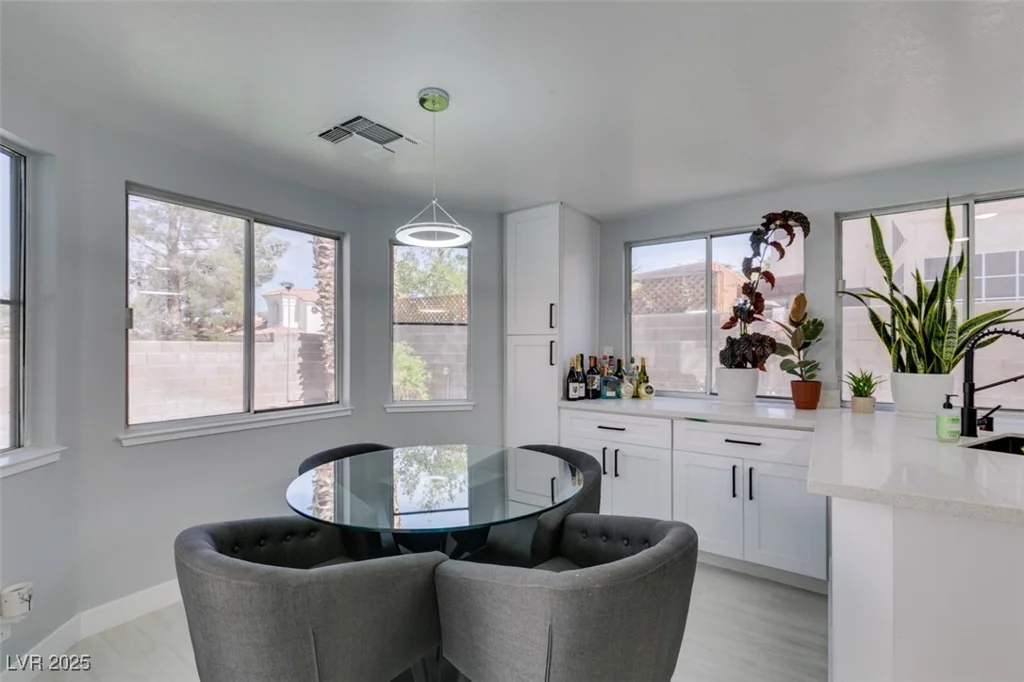8150 Beaverbrook, Las Vegas, NV 89123