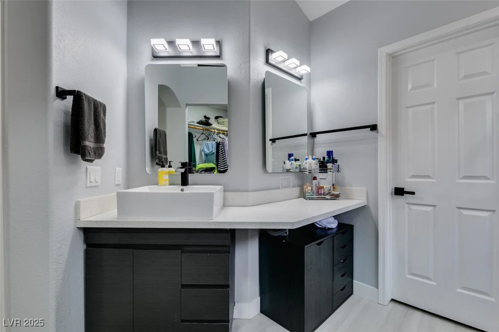 8150 Beaverbrook, Las Vegas, NV 89123