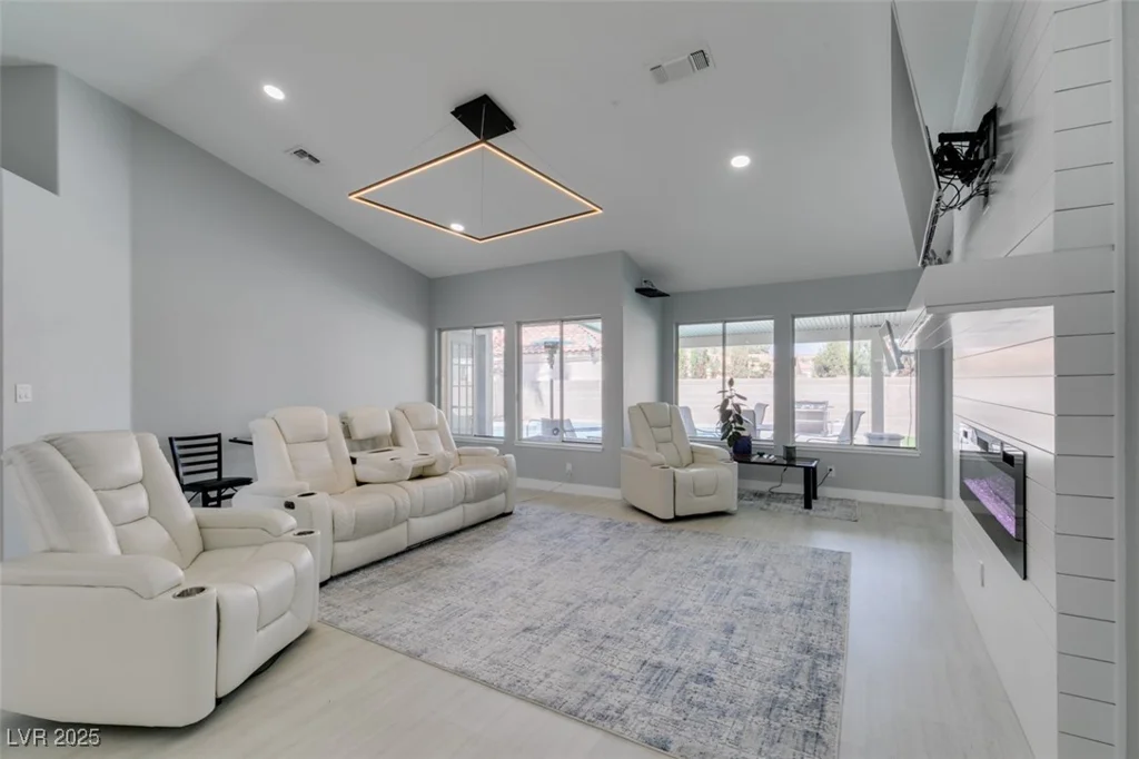 8150 Beaverbrook, Las Vegas, NV 89123