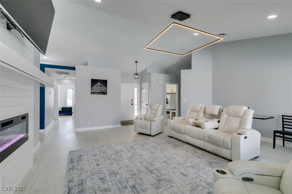 8150 Beaverbrook, Las Vegas, NV 89123