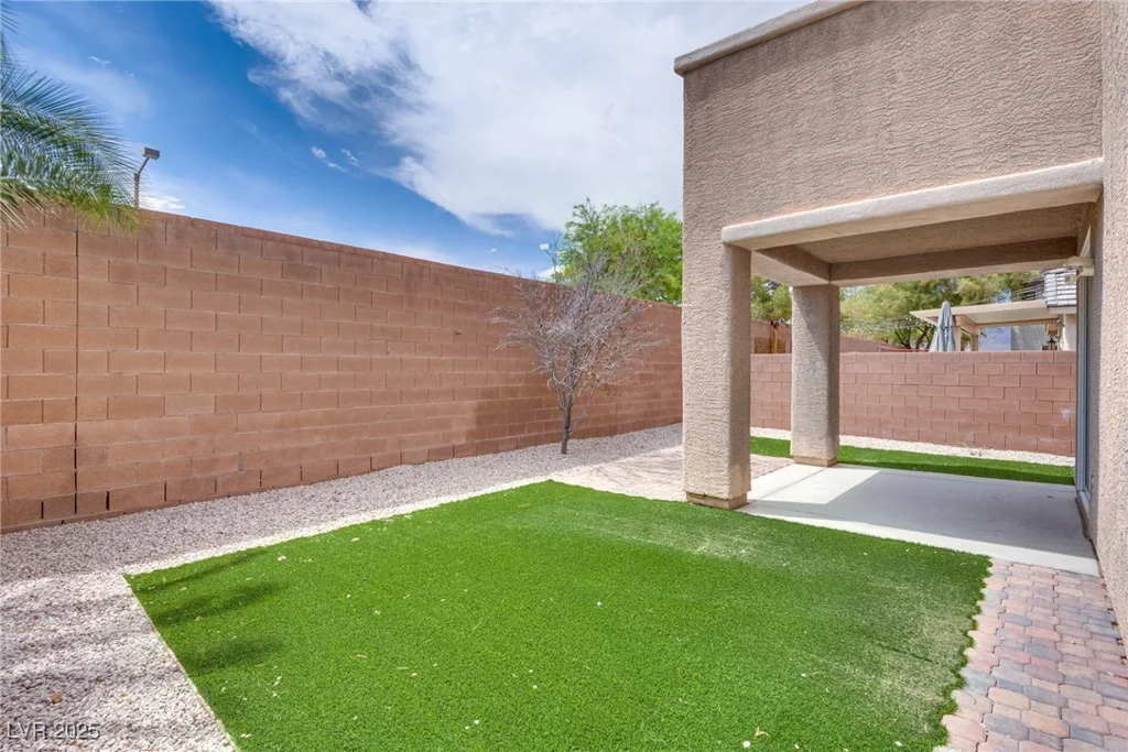 8745 Dodds Canyon, Las Vegas, NV 89131