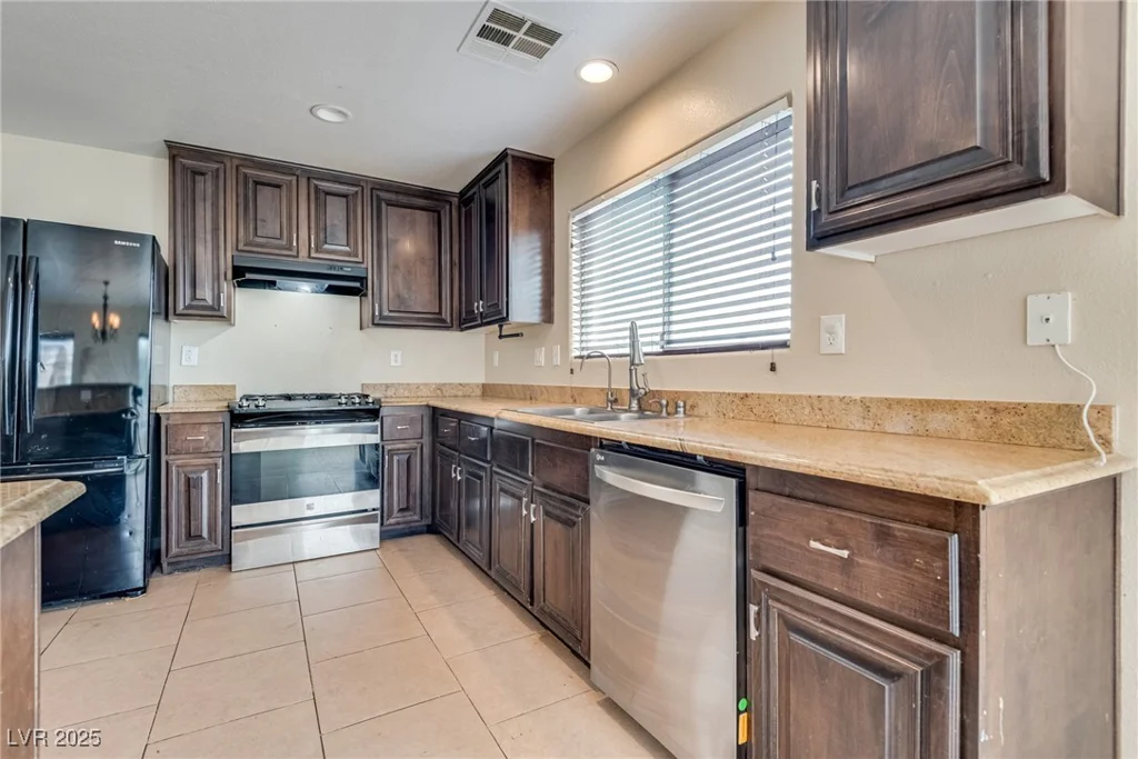 8745 Dodds Canyon, Las Vegas, NV 89131