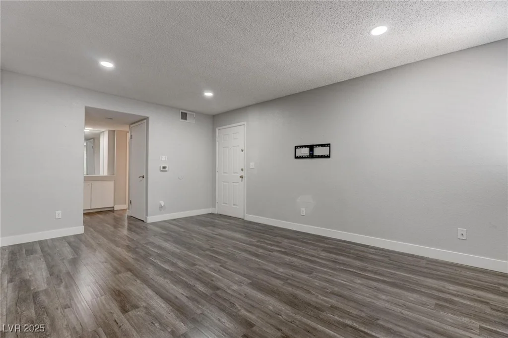 7905 Idledale, Las Vegas, NV 89145