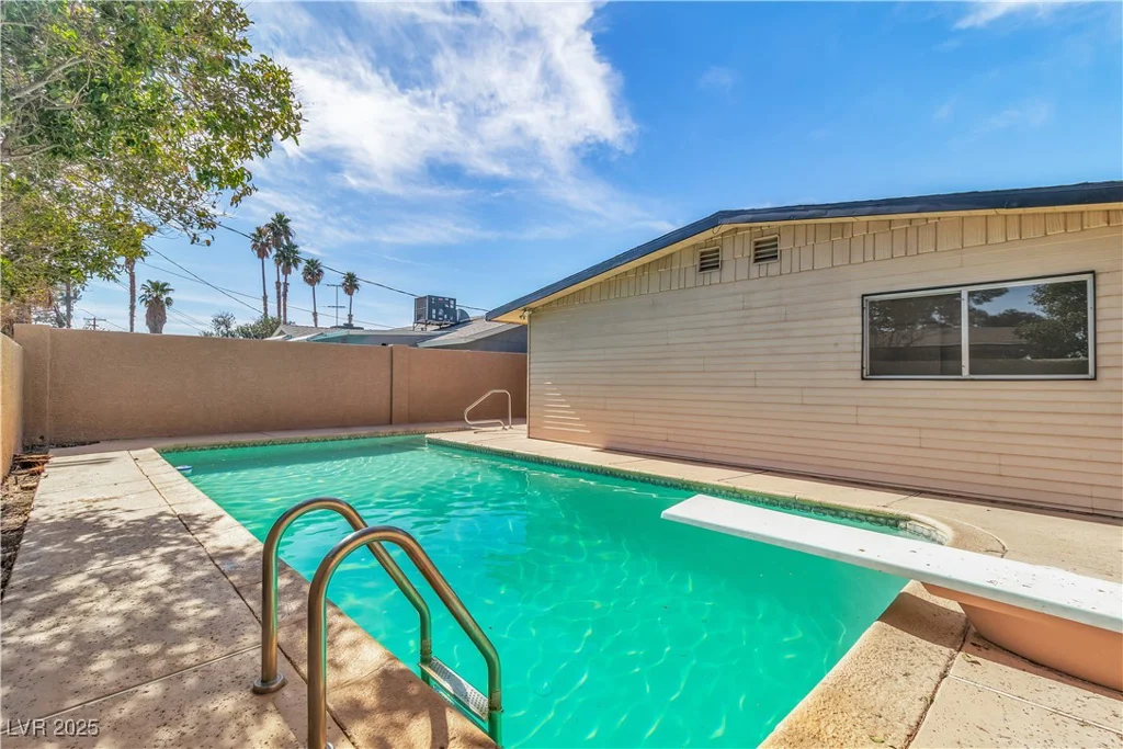 2211 Frontier, Las Vegas, NV 89106