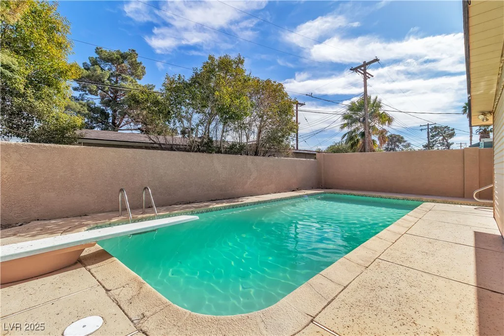 2211 Frontier, Las Vegas, NV 89106