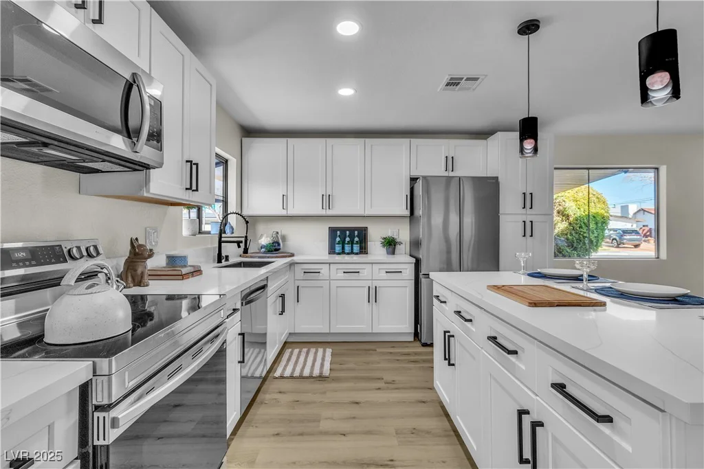 2211 Frontier, Las Vegas, NV 89106