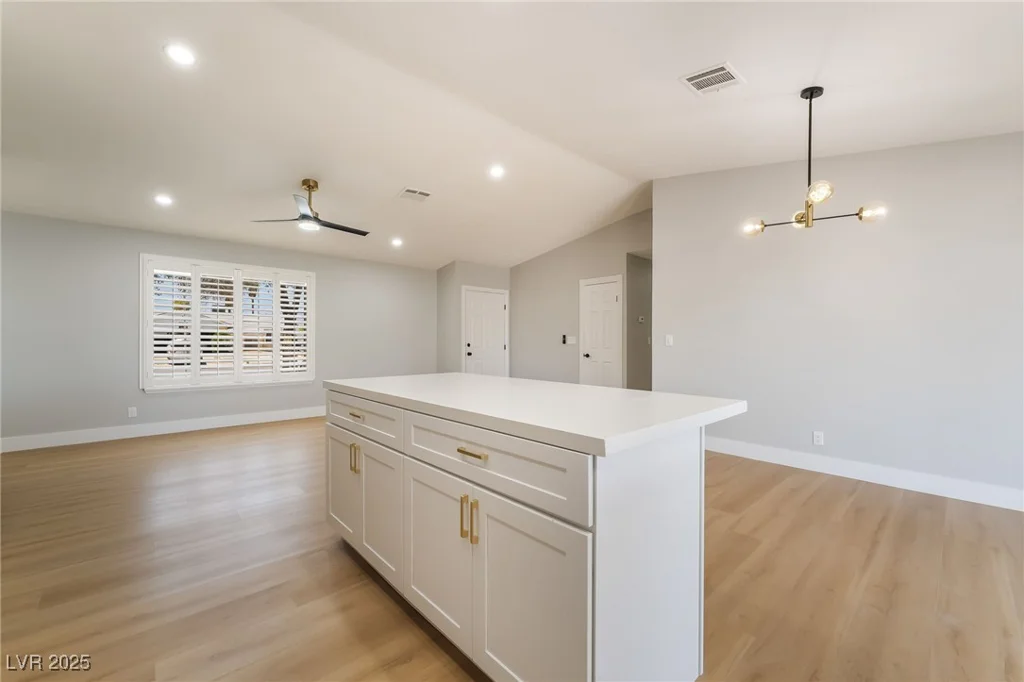 3572 Tempe, Las Vegas, NV 89103