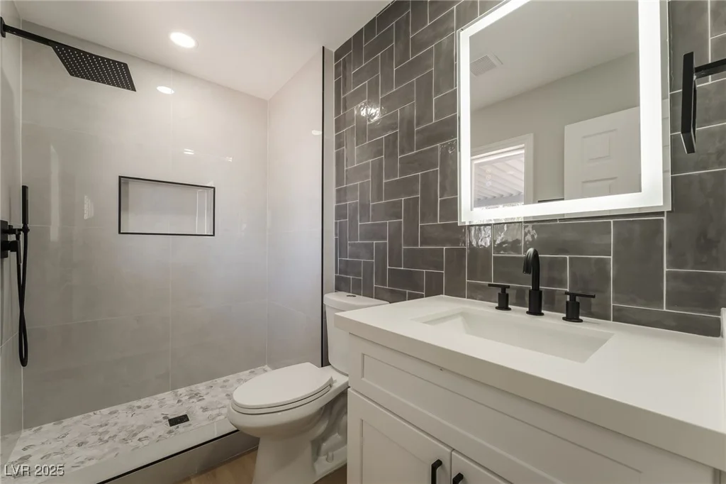3572 Tempe, Las Vegas, NV 89103
