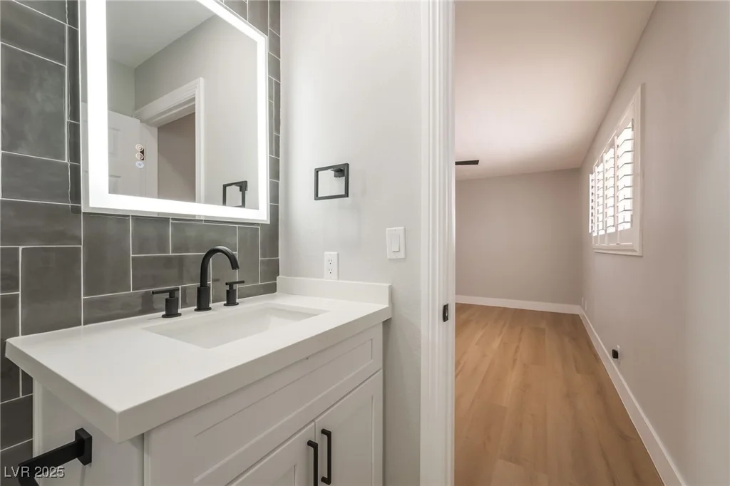 3572 Tempe, Las Vegas, NV 89103