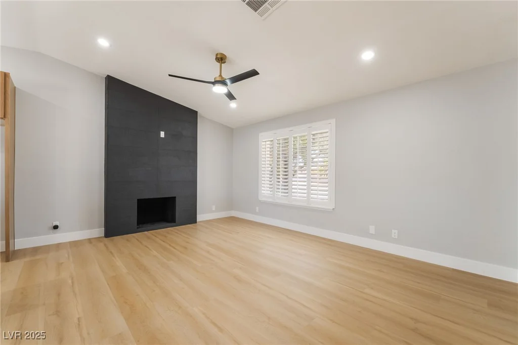 3572 Tempe, Las Vegas, NV 89103