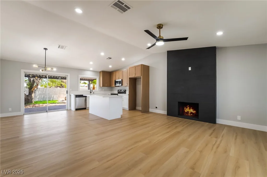 3572 Tempe, Las Vegas, NV 89103