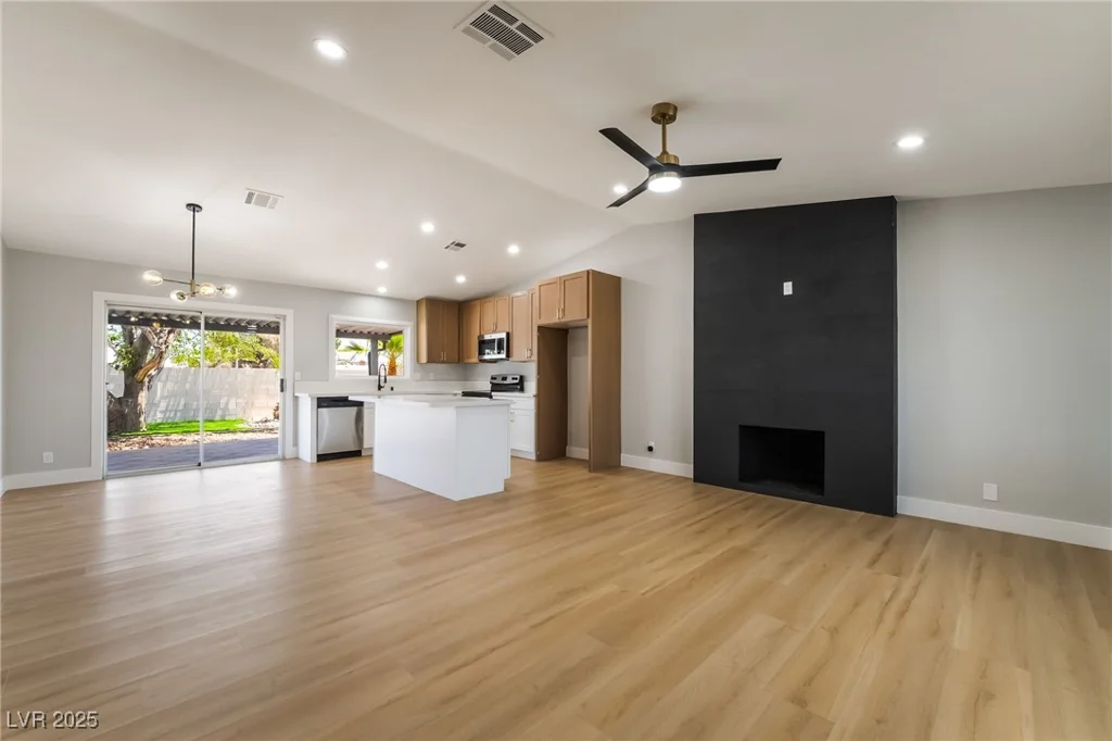 3572 Tempe, Las Vegas, NV 89103
