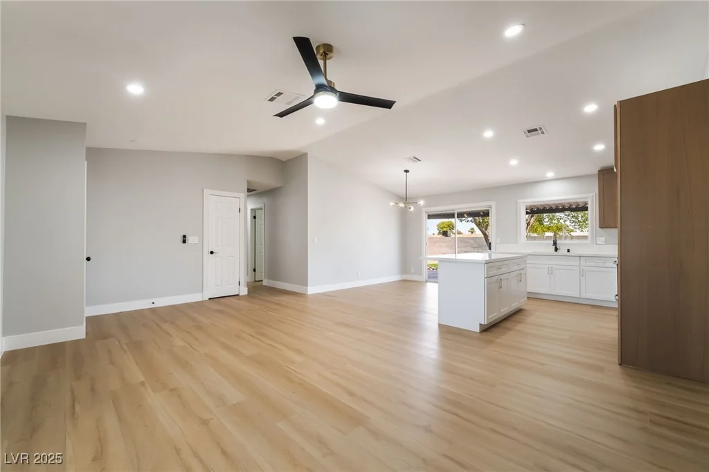 3572 Tempe, Las Vegas, NV 89103