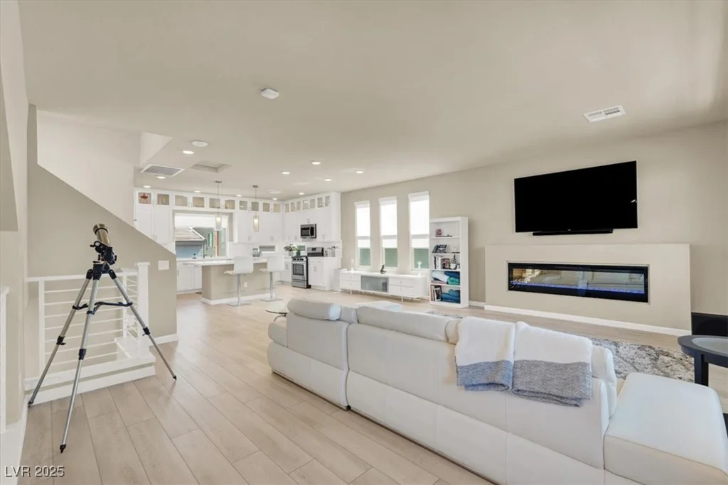8060 Haywood Estate, Las Vegas, NV 89113