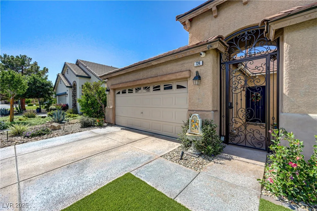 724 Smokey Mountain, Henderson, NV 89012
