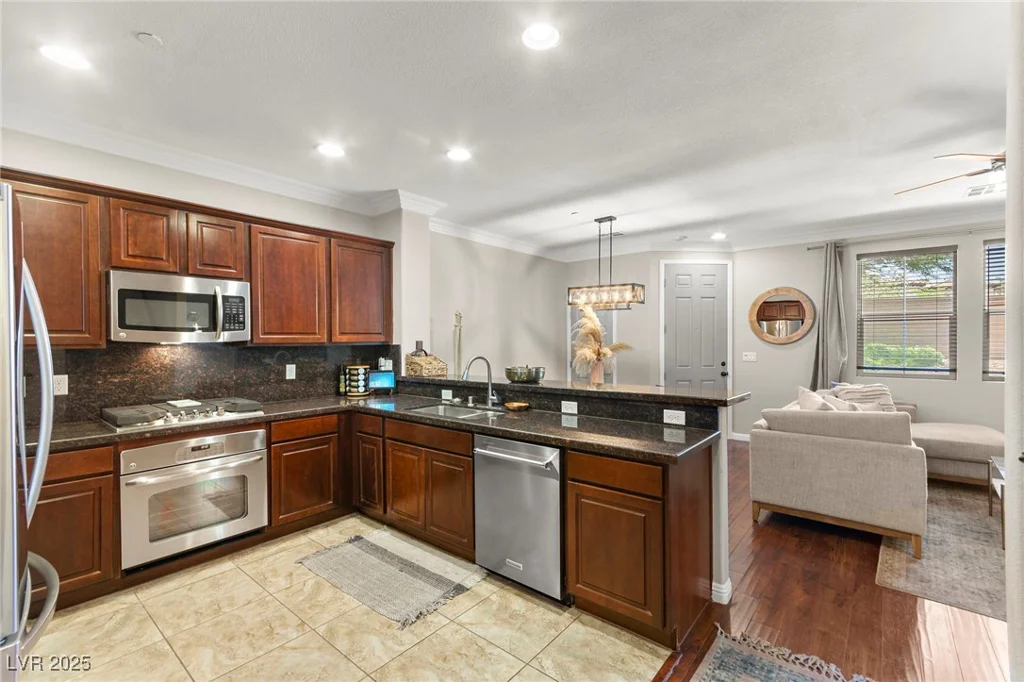 11402 Newton Commons, Las Vegas, NV 89135