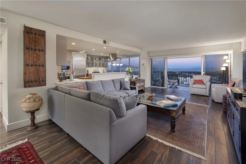 3111 Bel Air, Las Vegas, NV 89109