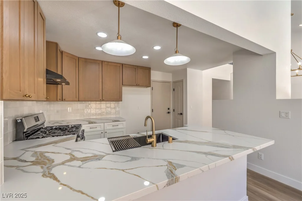 2117 Desert Peak, Las Vegas, NV 89134