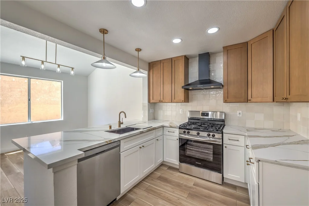 2117 Desert Peak, Las Vegas, NV 89134