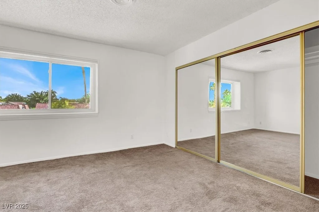 6445 Ironbark, Las Vegas, NV 89107