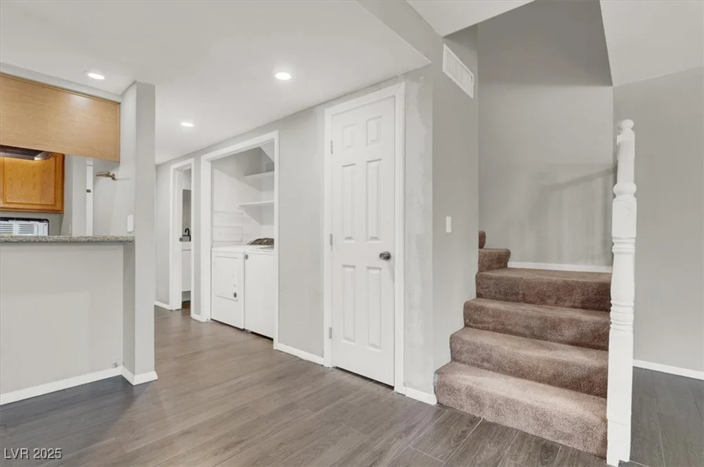 6445 Ironbark, Las Vegas, NV 89107