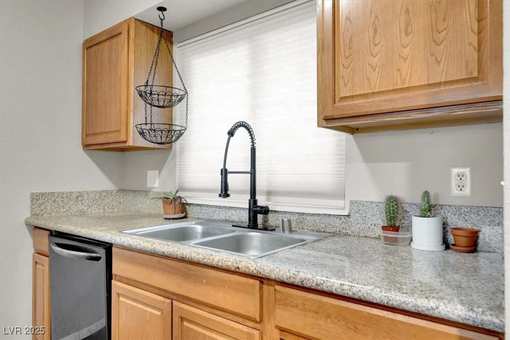 6445 Ironbark, Las Vegas, NV 89107