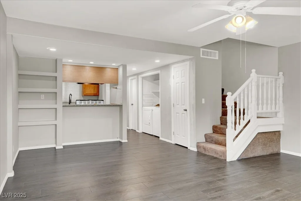 6445 Ironbark, Las Vegas, NV 89107
