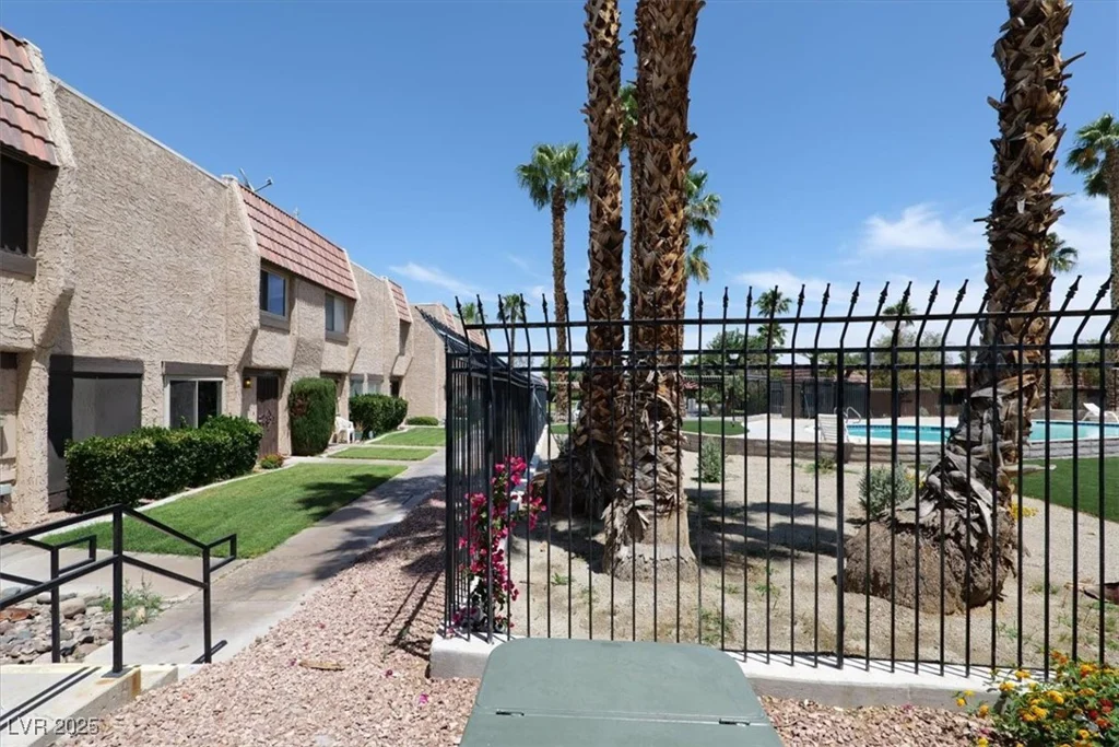 6445 Ironbark, Las Vegas, NV 89107