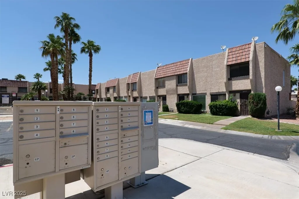 6445 Ironbark, Las Vegas, NV 89107