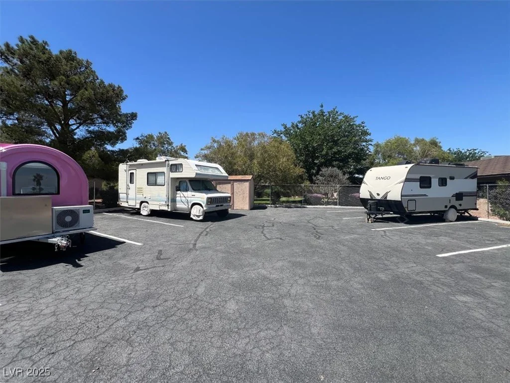 6445 Ironbark, Las Vegas, NV 89107