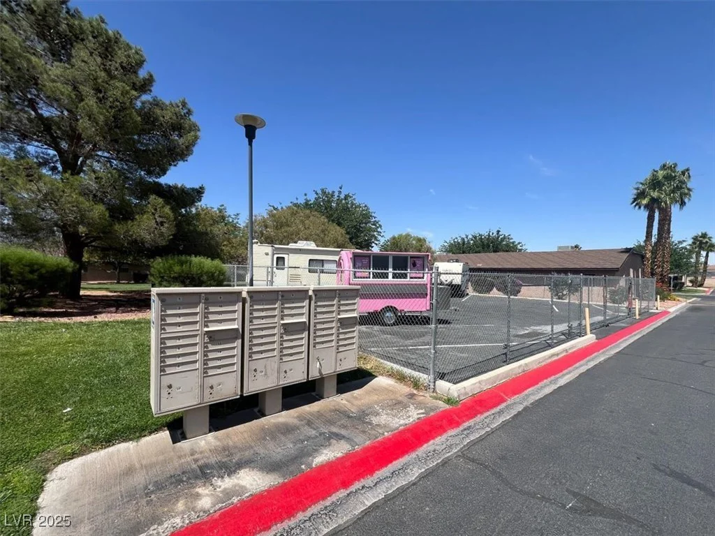 6445 Ironbark, Las Vegas, NV 89107