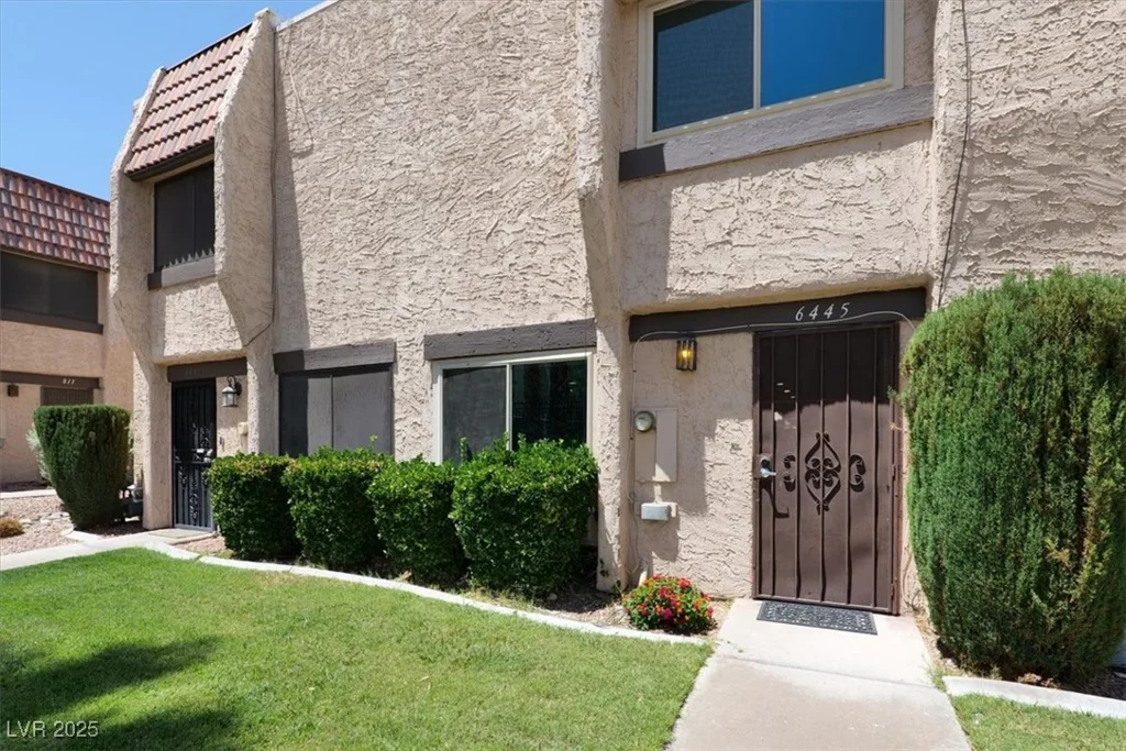 6445 Ironbark, Las Vegas, NV 89107