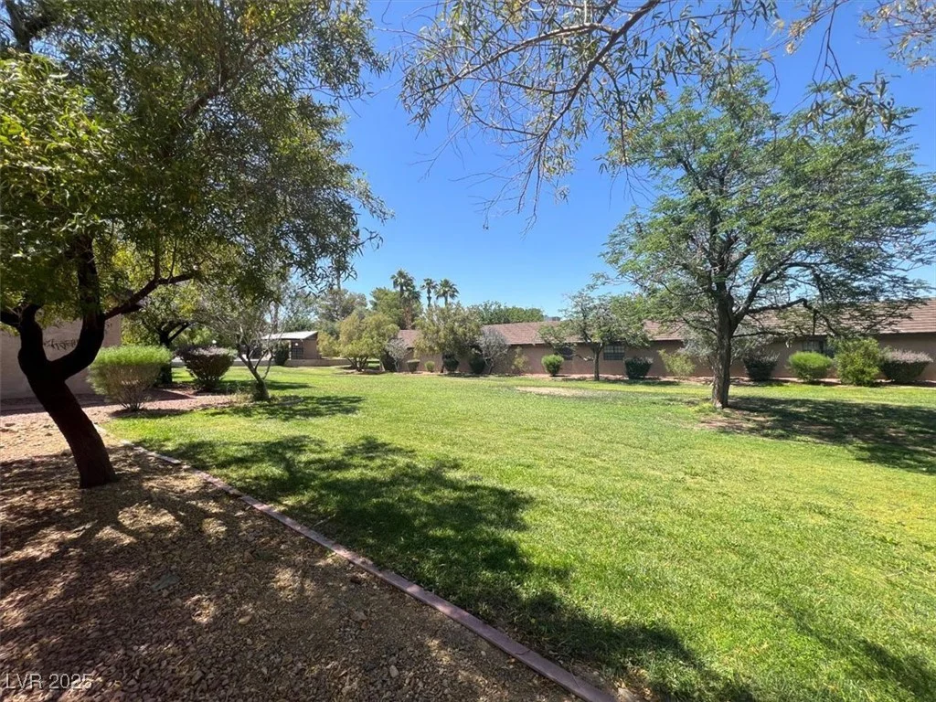 6445 Ironbark, Las Vegas, NV 89107