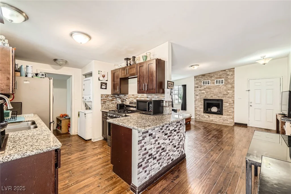 1607 Vegas Valley, Las Vegas, NV 89169
