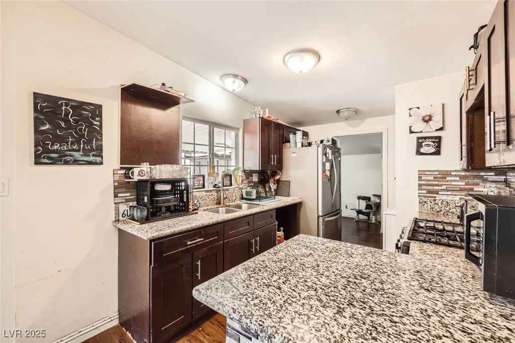 1607 Vegas Valley, Las Vegas, NV 89169