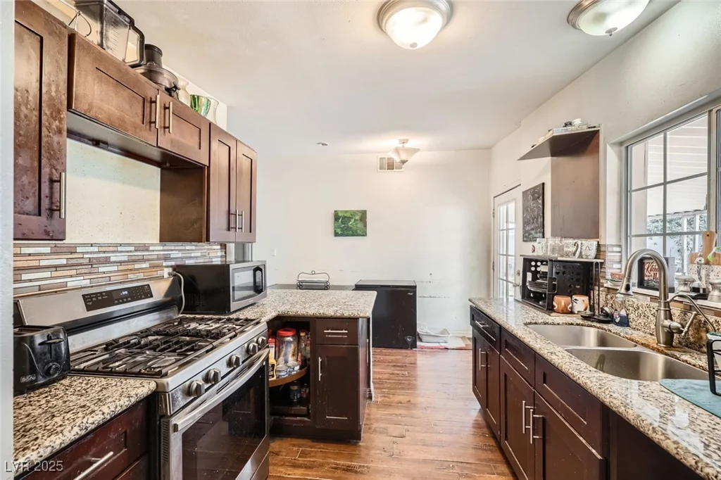 1607 Vegas Valley, Las Vegas, NV 89169